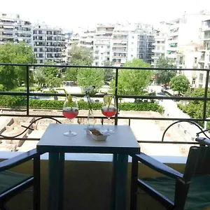 https://apt-luxury-apt-at-navarino-square.hotelschalkidiki.net